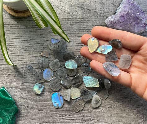 Labradorite: The Enchanting Gemstone of Transformation and Protection