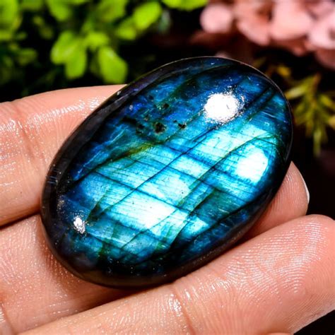 Labradorite: The Enchanting Gemstone that Captivates the Mind and Body