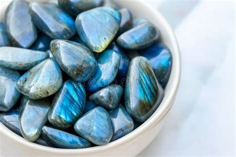 Labradorite: The Enchanting Gemstone with Shimmering Colors