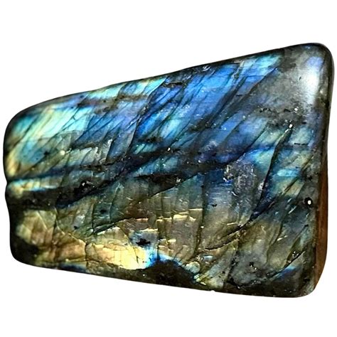 Labradorite: The Iridescent Stone of Mysticism and Transformation