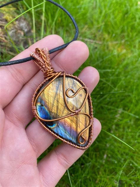 Labradorite Pendant: A Magical Talisman for Psychic Protection and Spiritual Growth