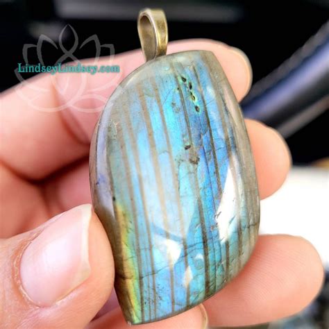 Labradorite Pendent: Unveil the Mystical Shimmer