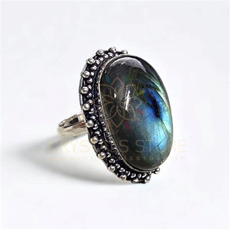 Labradorite Rings: A Mystical Gemstone for Beauty and Well-being