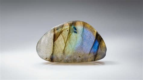 Labradorite Rings: A Mystical Gemstone for Transformation and Serenity