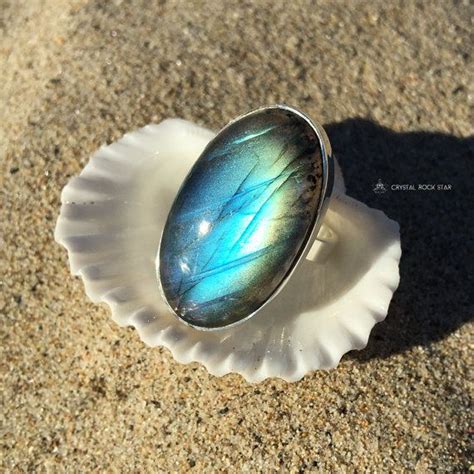 Labradorite Rings: A Mystical Talisman for Everyday Wear