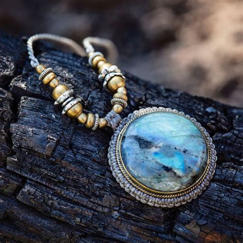 Labradorite Spiritual Meaning: A Mythical Gemstone of Transformation