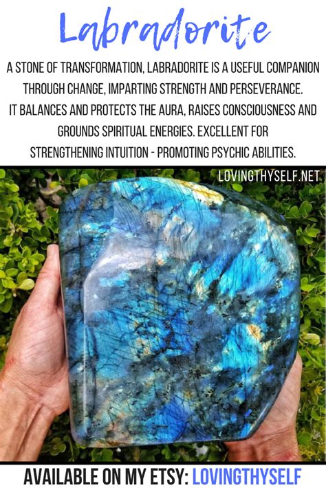 Labradorites: 7 Mystical Properties & 14 Applications