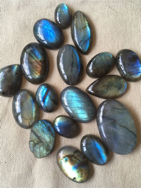 Labradorites: The Shimmering Stone of Transformation and Magic