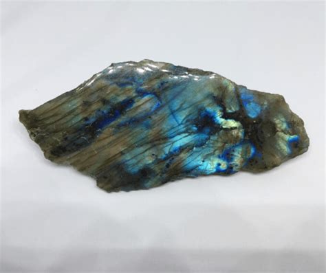 Labradorites: Unveil the Enchanting World of Iridescent Gems