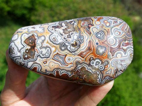 Lace Agate: A Journey into the Realm of Inner Harmony and Balance