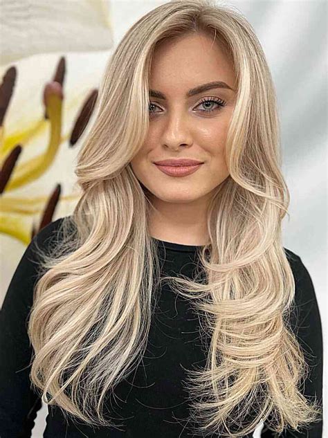 Lace Front Layered 18" Long Blonde Hair Wigs