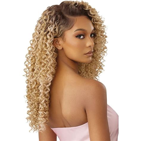 Lace Wigs: Discover the Enchanting Allure of Dominican Lippz