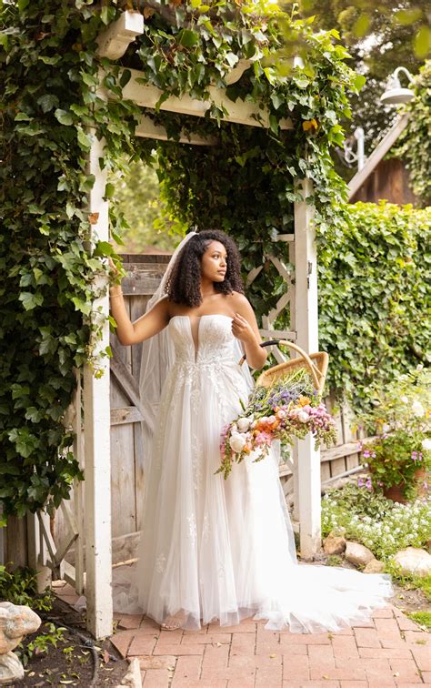 Lace-A-Line Wedding Dress: 10,000+ Enchanting Options for Your Dream Day