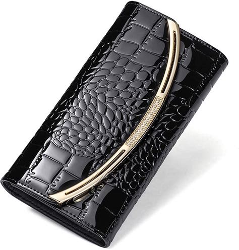 Ladies' Wallets: A Luxurious Accessory That's On Sale!