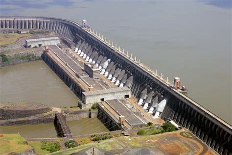 Lago Itaipu: Um Gigante da Geração de Energia