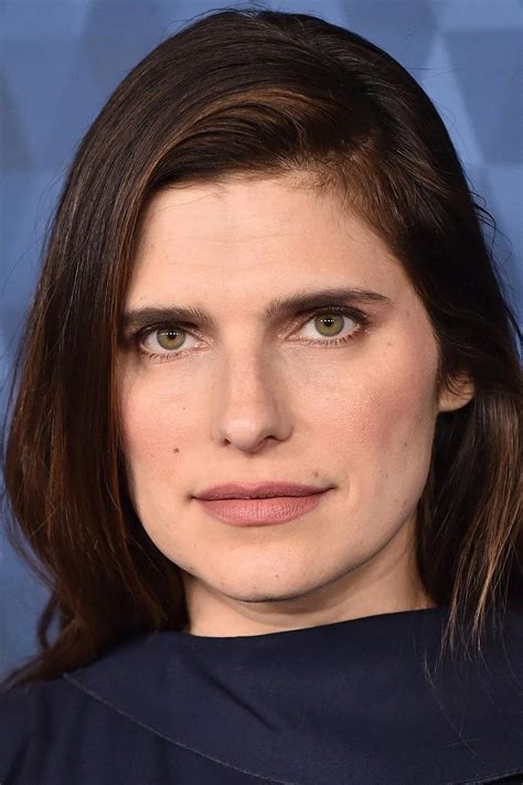 Lake Bell Pics: A Timeless Beauty on and off Screen