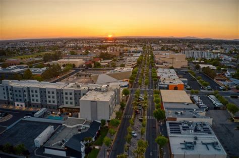 Lancaster CA to Los Angeles: Your 60-Minute Gateway to the City of Stars