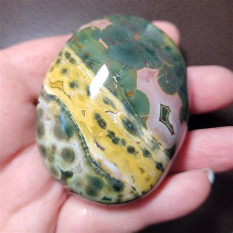 Large Agate: A Gemstone Giant with Endless Possibilities