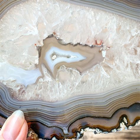 Large Agate Slices: A Versatile Material for Art, Design, and More