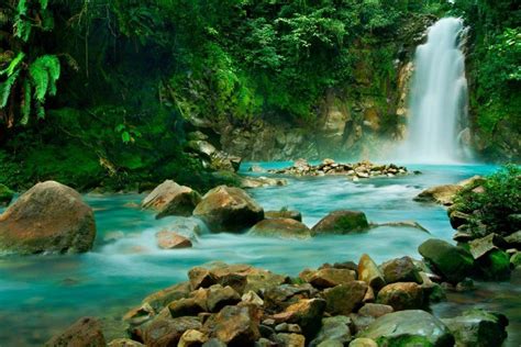 Las maravillas naturales de Costa Rica: un paraíso exuberante para los amantes de la aventura