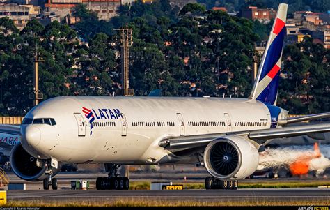 Latam 777-300