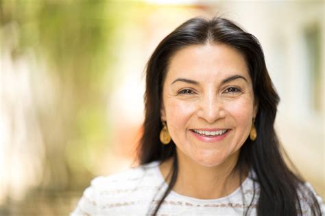 Latina Sandra: Empowering Hispanic Women through Education and Leadership