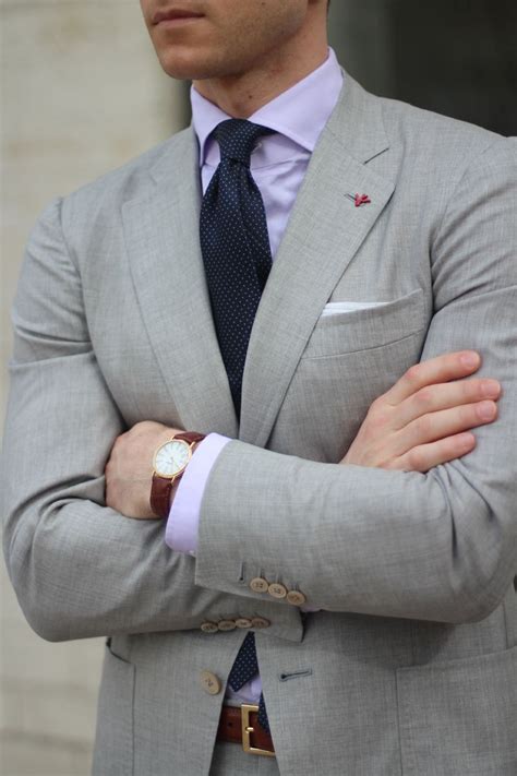 Lavender Shirt: The Perfect Complement to a Grey Suit