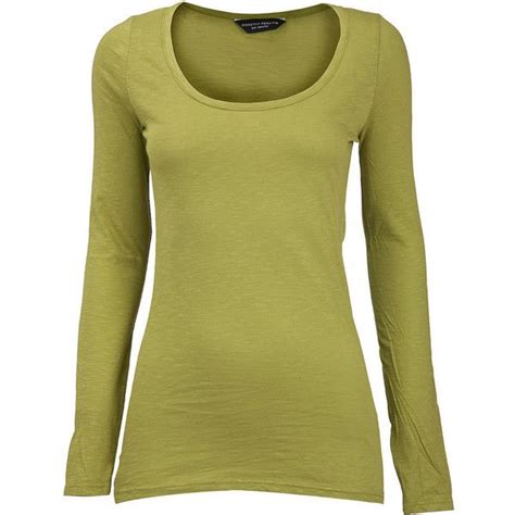 Layered Long Sleeve T-Shirts: A Versatile Wardrobe Essential