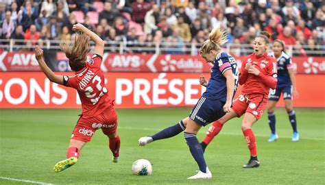 Les Lyonnaises : Leaders incontestables du football féminin français