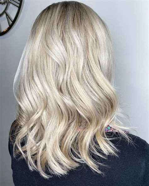 Level 10N: Ultra Light Ash Blonde