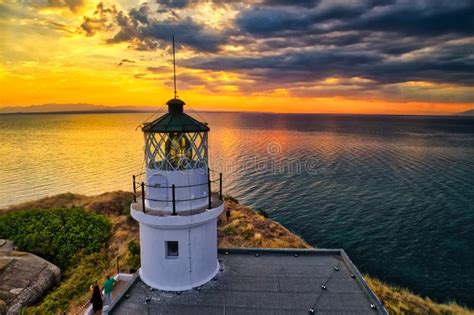 Lighthouses and Lightships; a Descriptive and Historical Account of Their Mode of Construction and O Epub