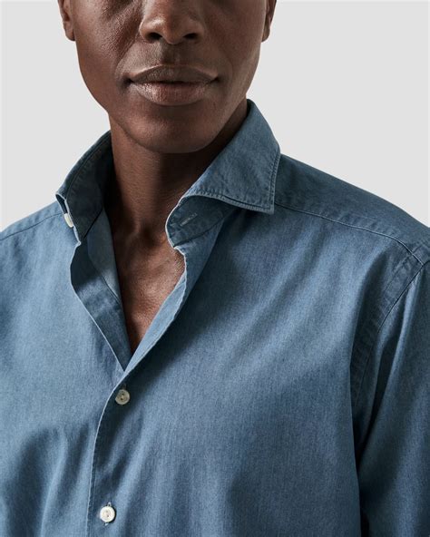 Lightweight Denim Shirt: The Perfect Transitional Piece for Effortless Style