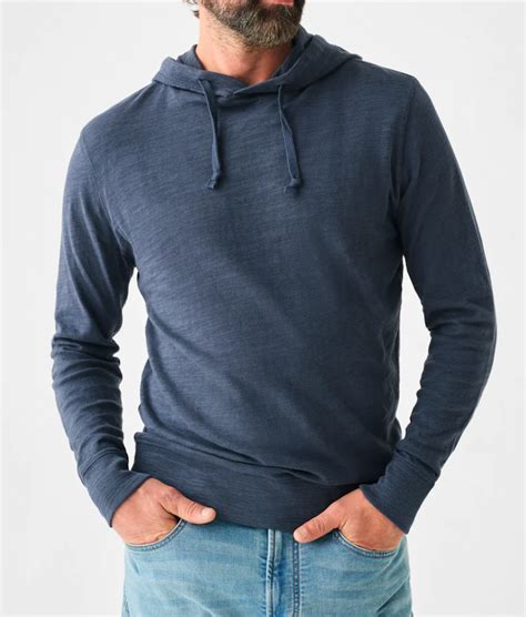 Lightweight Hooded Sweatshirts for Men: A Perfect Blend of Comfort and Style