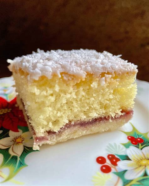 Lil Snow Cake: A Wintery Delight