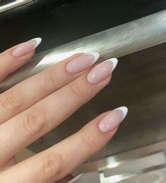 Long Fingernail Designs: An Unadorned Touch of Beauty