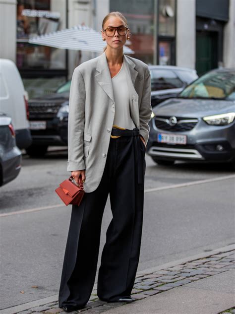 Look Effortlessly Chic in a Lavender T-Shirt: A Style Guide