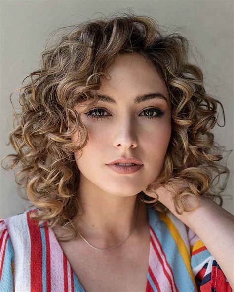 Loose Curly Hair: The Ultimate Guide to Embracing Your Natural Curls