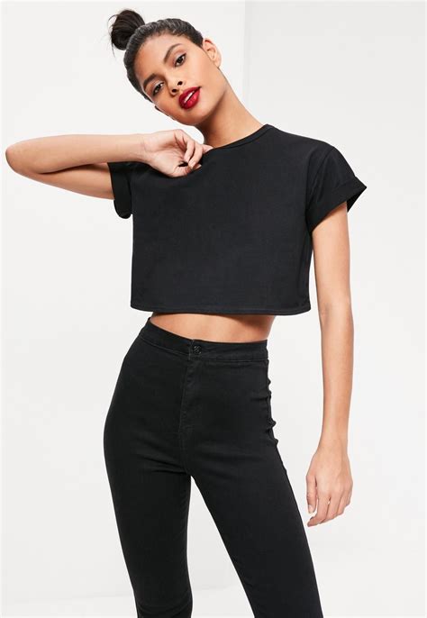 Loose T-Shirt Crop Top: Elevate Your Style with Comfort and Versatility