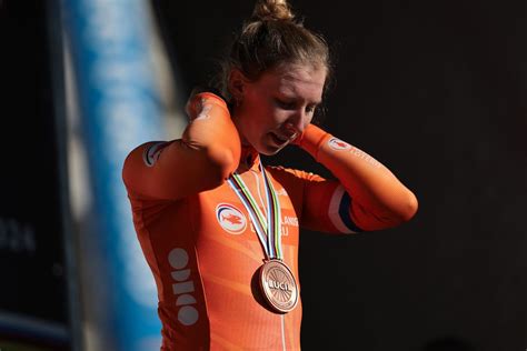 Lorena Wiebes: A Rising Star in the Cycling World