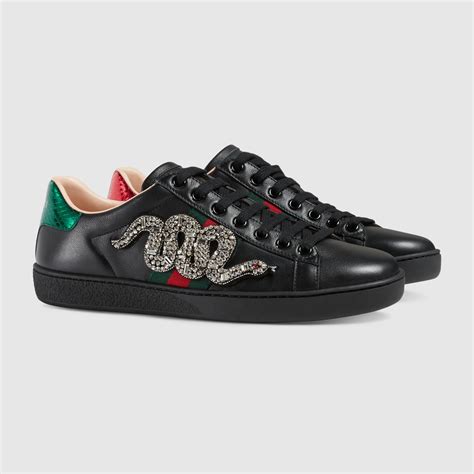 Low-top embroidered sneakers: