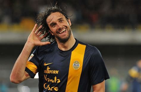 Luca Toni: L'attaccante italiano che ha lasciato un'eredità indelebile