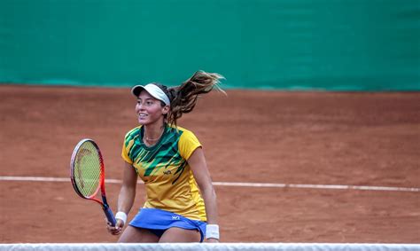 Luisa Stefani: A Estrela Ascendente do Tênis Brasileiro
