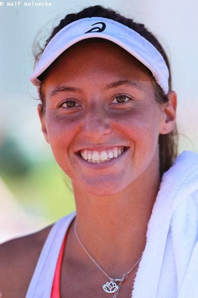 Luisa Stefani: Uma Estrela em Ascensão no Tênis Mundial