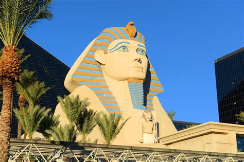 Luxor Hotel and Casino Las Vegas: Um Oásis Egípcio no Coração da Strip