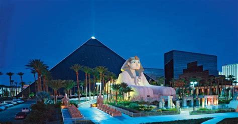 Luxor Hotel and Casino em Las Vegas: Um guia completo para o icônico resort egípcio