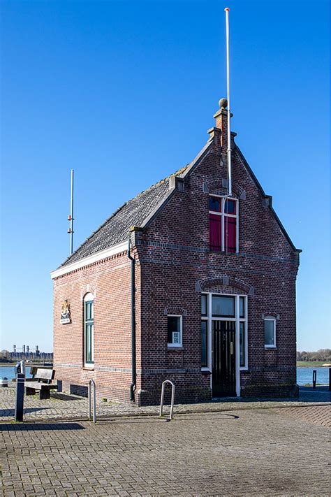 Maassluis: Een havenstad met rijke geschiedenis en moderne voorzieningen