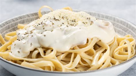 Macarrão com Molho Branco: Um Clássico Atemporal