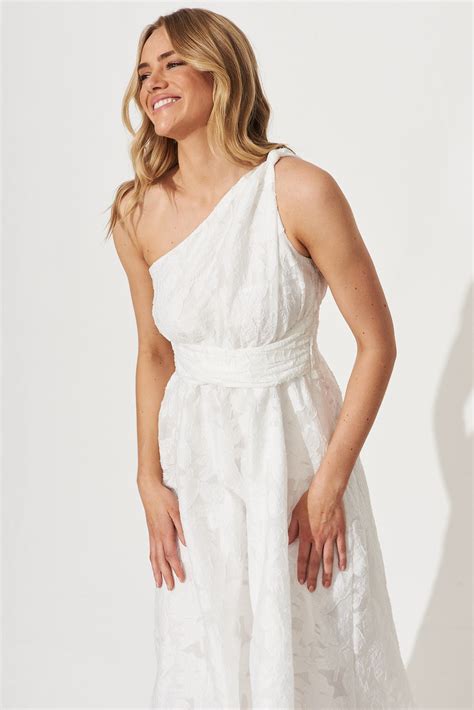 Majestic Midi: 30+ Exuberant Strapless White Dress Midi Options