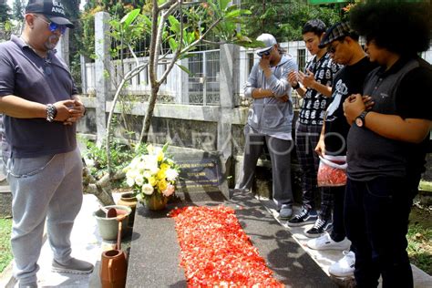 Makam Kasino Warkop: Destinasi Wisata Bersemayam Kenangan Legendaris