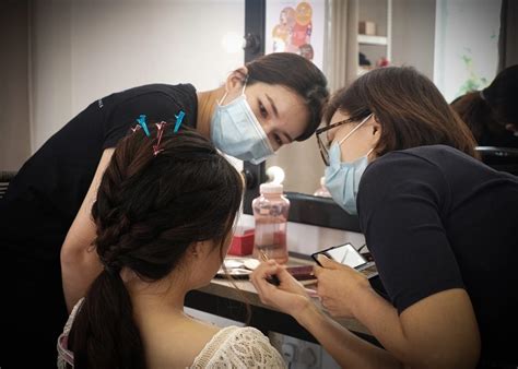 Makeup Class Singapore: Enhance Your Beauty Skills with Professional Guidance